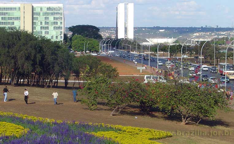 Local previsto para o Mini Planetário no Conjunto Cultural da República, entre o Teatro Nacional e o acesso à L2 norte