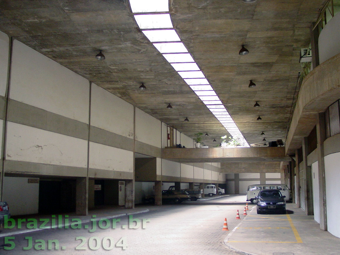 Via de serviço no interior do Anexo do Teatro Nacional de Brasília