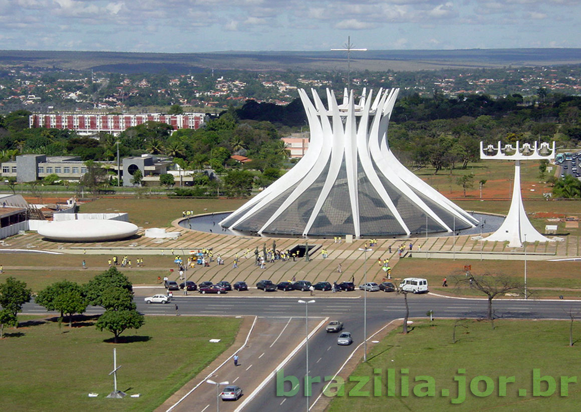 Conjunto da Catedral de Brasília, batistério e campanário, vistos do alto