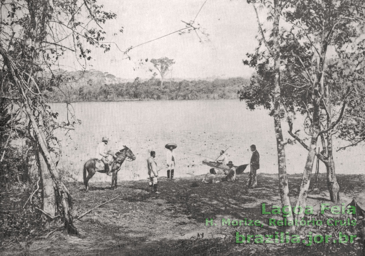 Lagoa Feia, perto de Formosa (GO), fotografada por Henrique Morize, da Comissão Exploradora do Planalto Central  a primeira Missão Cruls