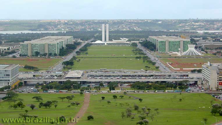 Rodoviária e Esplanada dos Ministérios, vistos do alto da torre de TV