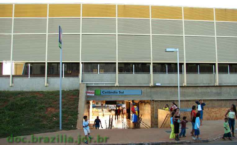 Aspecto do acesso leste à Estação Ceilândia Sul do Metrô DF