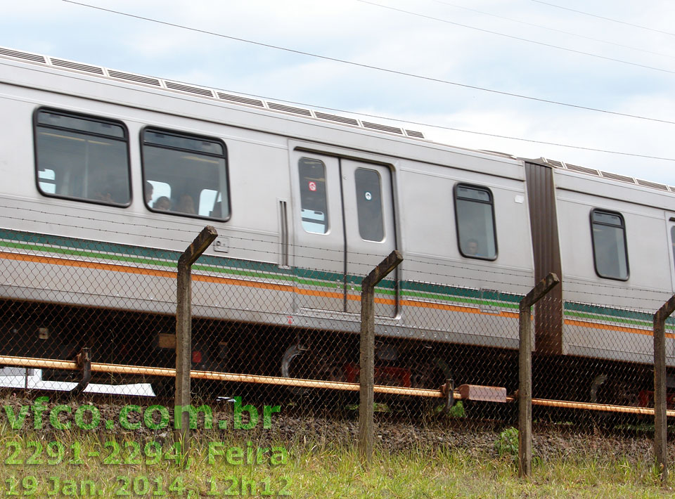 Detalhe da sanfona do trem-unidade elétrico (TUE) 2291-2294 do Metrô de Brasília