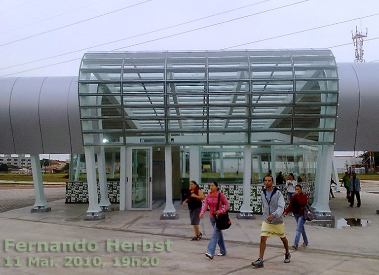 Acessos às plataformas de parada dos trens do Metrô