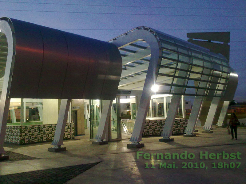 Iluminação noturna dos acessos à Estação Guará do Metrô de Brasília