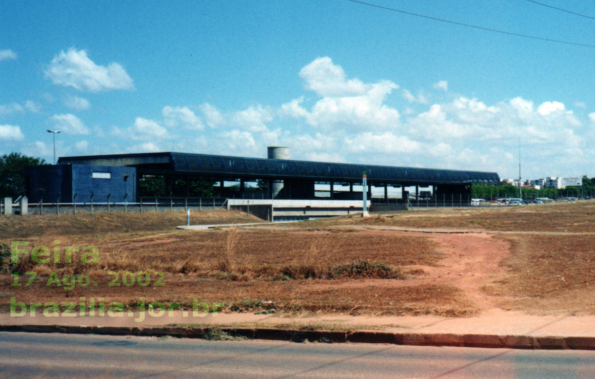 Vista externa da Estação Feira do Metrô DF