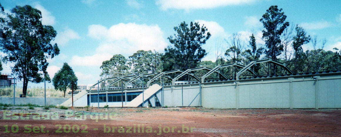 Lateral da Estação Estrada Parque do Metrô de Brasília, vista pelo lado da Estação Concessionárias