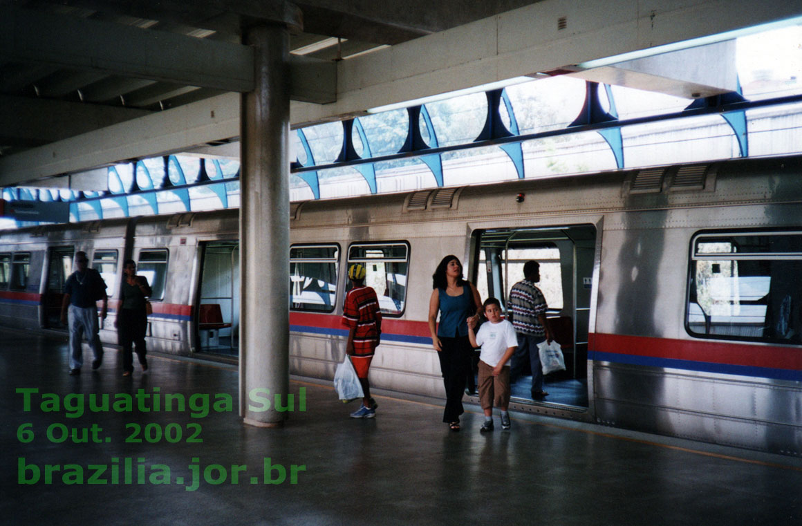 Plataforma da Estação Taguatinga Sul do Metrô de Brasília