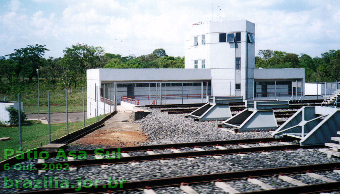 Final dos trilhos e cabine de controle do pátio Asa Sul do Metrô