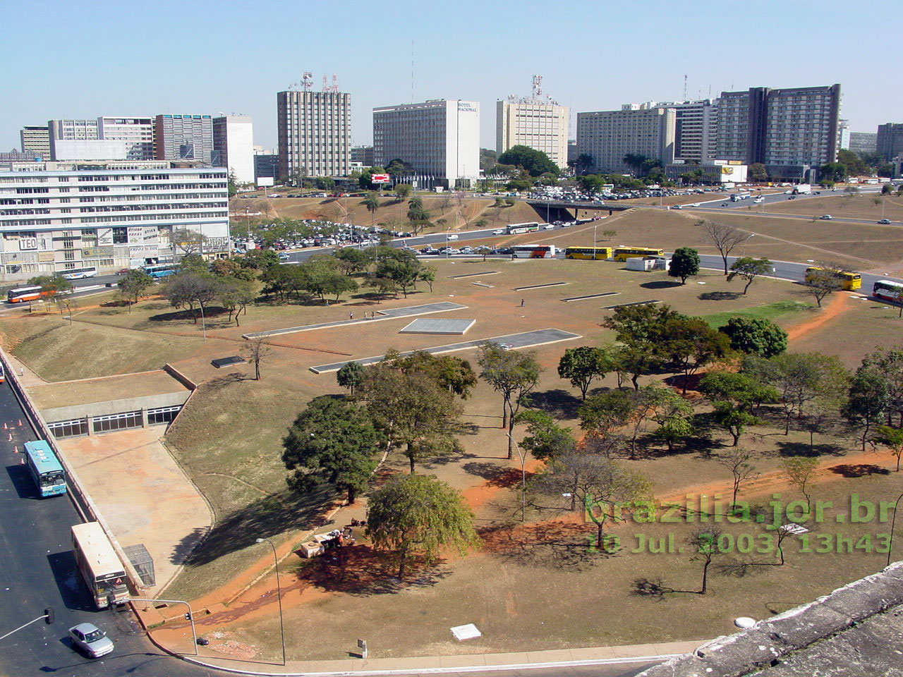 Claraboias e grelhas de ventilação da Estação Central do Metrô de Brasília