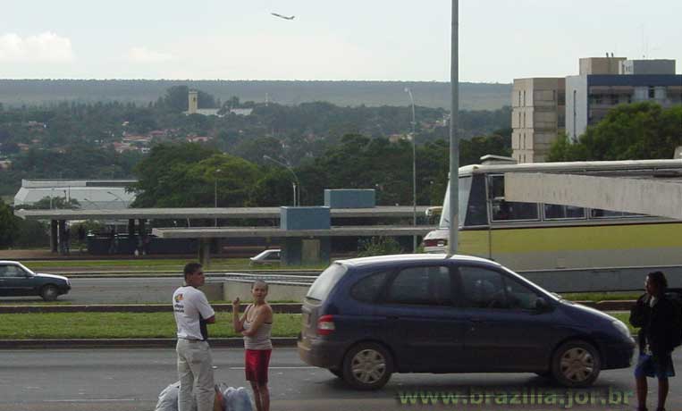 Vista dos três pontos de ônibus integrados à Estação 114 do Metrô