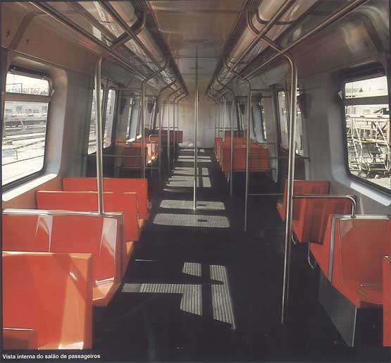 Interior dos trens do Metrô DF