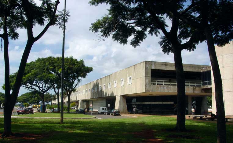 Paisagismo ao redor da estação ferroviária