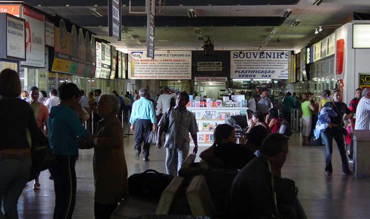 Guichês de passagens na estação ferroviária