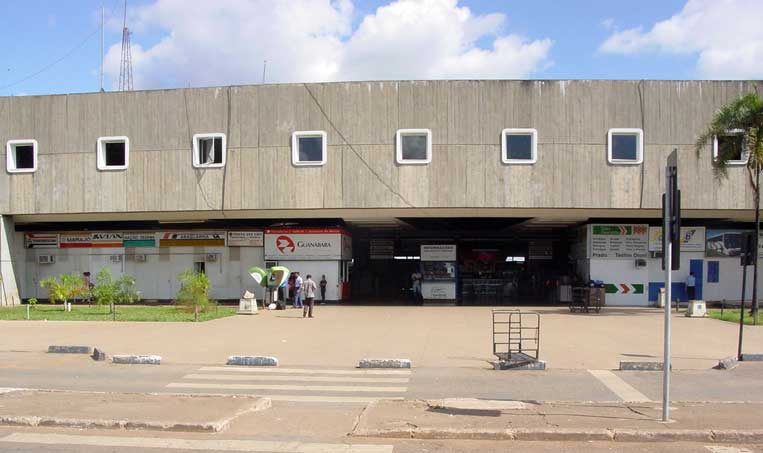 Fachada da estação ferroviária sem a marquise