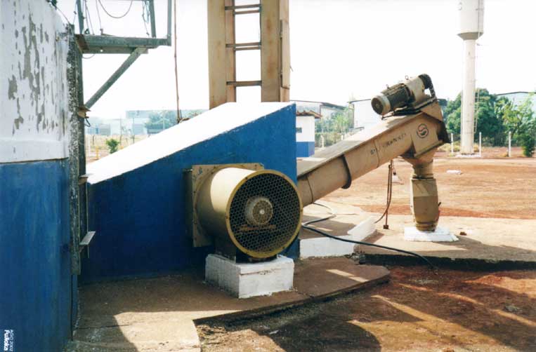 Detalhe das instalações da Multigrain junto aos trilhos da estrada de ferro