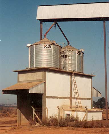 Galpão das tulhas onde os vagões da ferrovia são carregados