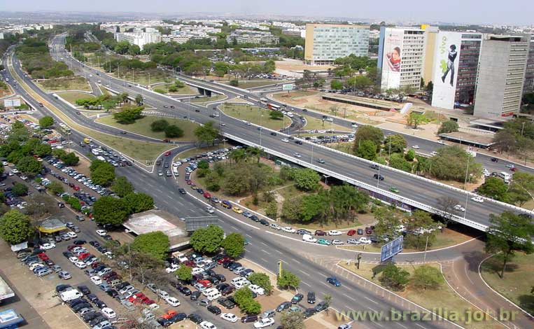 Conjunto de acessos ao Eixo Rodoviário no início da Asa Sul