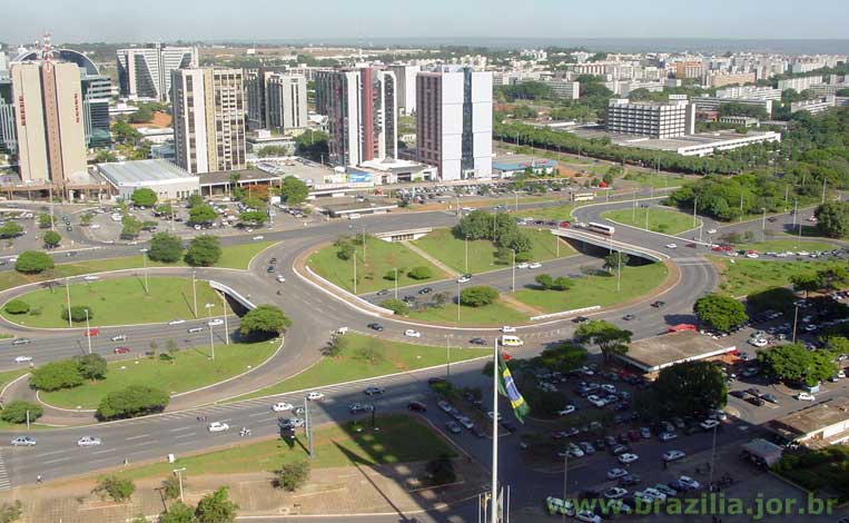 Conjunto de acessos ao Eixo Rodoviário e setores centrais, ao norte da Plataforma Rodoviária