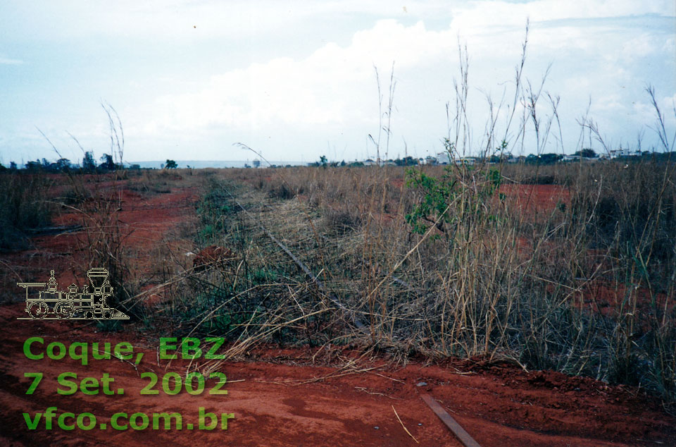 Trilhos sem uso no pátio ferroviário de Brasília