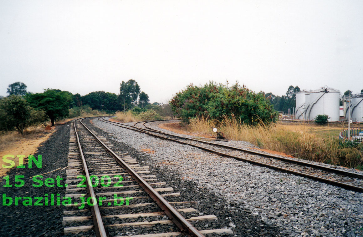 Início do desvio ferroviário que leva os vagões à segunda base de combustíveis do Setor de Inflamáveis (SIN) de Brasília